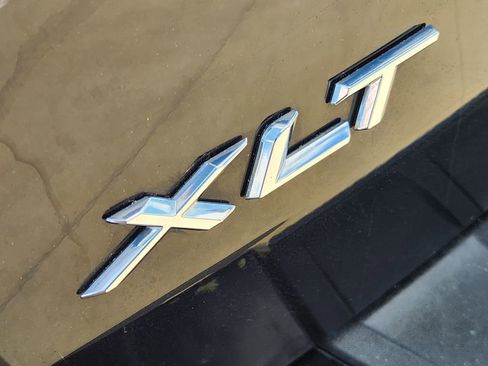 Used 2022 Ford Explorer XLT w/ Equipment Group 202A image 12