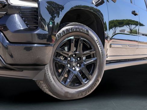 Used 2024 Chevrolet Silverado 1500 High Country w/ Midnight Edition AWD/4WD image 4