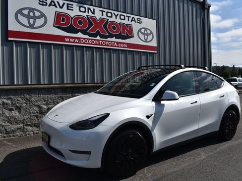 Used 2023 Tesla Model Y Long Range AWD/4WD image 1