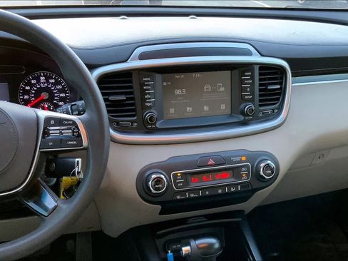 Used 2019 Kia Sorento LX AWD/4WD image 7