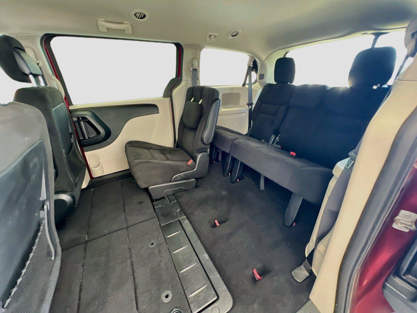 Used 2015 Dodge Grand Caravan SE w/ Quick Order Package 29E SE FWD image 19