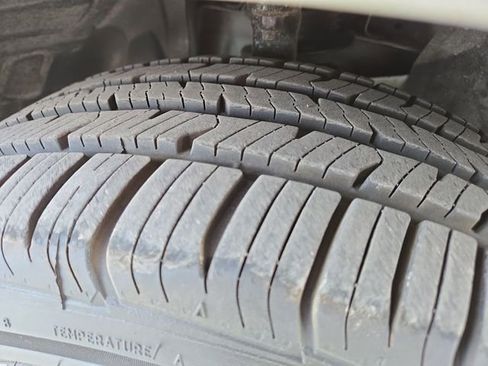 Used 2019 Chrysler 300 Limited image 8