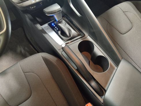 Used 2025 Hyundai Elantra SE FWD image 26