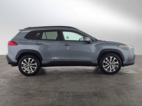 Used 2024 Toyota Corolla Cross XLE w/ Convenience Package image 2