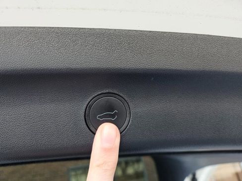 Used 2025 Tesla Model Y Long Range image 70