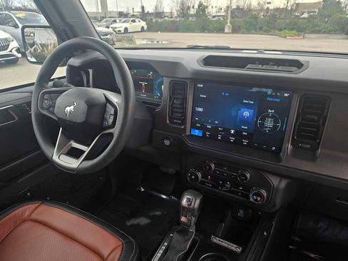 Used 2025 Ford Bronco Base image 10