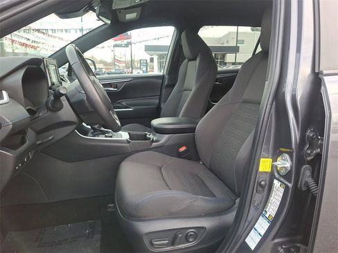 Used 2022 Toyota RAV4 SE image 15