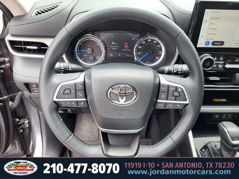 Used 2023 Toyota Highlander XLE FWD image 26