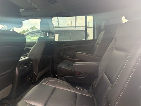 Used 2025 Chevrolet Suburban Z71 AWD/4WD image 12