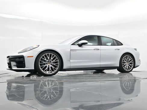 Certified 2025 Porsche Panamera 4 E-Hybrid AWD/4WD image 31