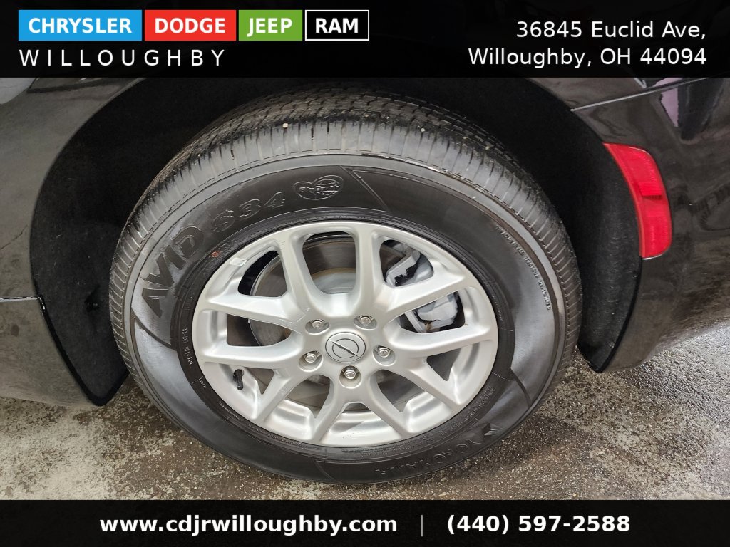 Used 2026 Chrysler Pacifica Select FWD image 37