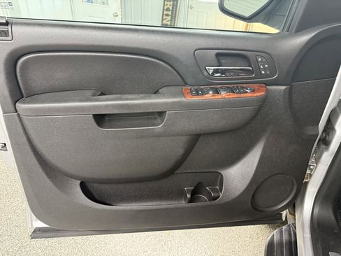 Used 2013 Chevrolet Avalanche LTZ image 22