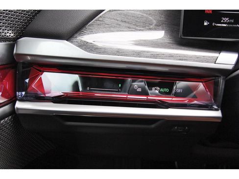 Used 2025 BMW 740i RWD image 19