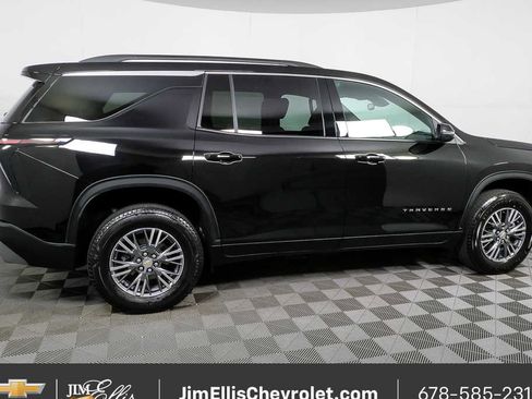Used 2025 Chevrolet Traverse LT image 2