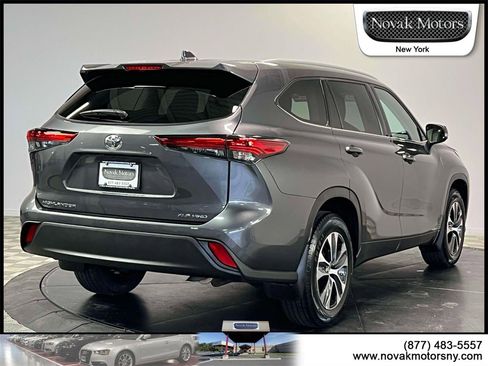 Used 2022 Toyota Highlander XLE image 8