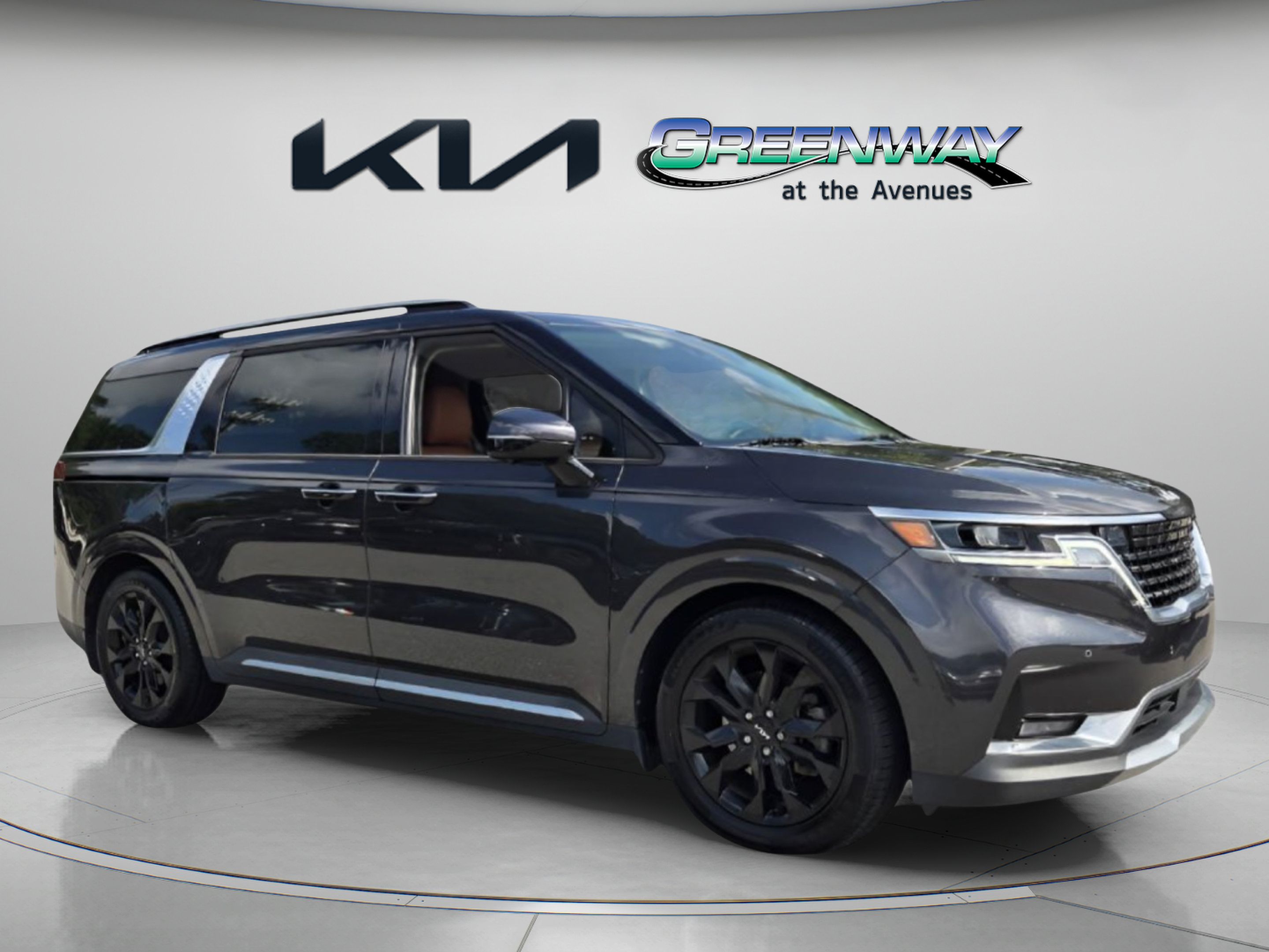 Used 2022 Kia Carnival SX FWD image 1