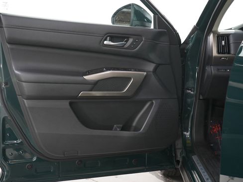 Used 2024 Nissan Pathfinder Platinum AWD/4WD image 21