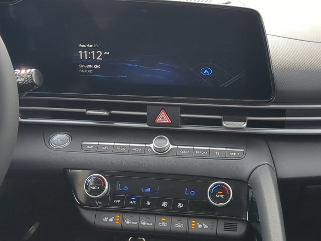Used 2025 Hyundai Elantra Limited FWD image 16