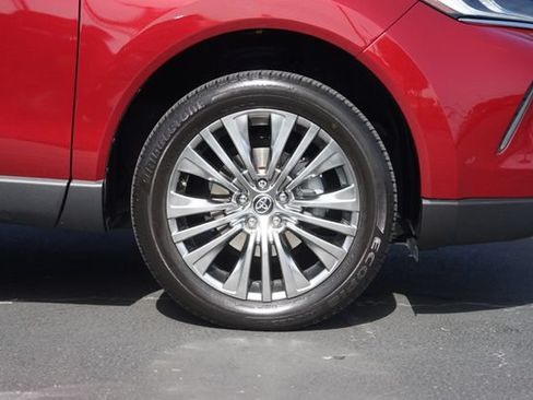 Used 2023 Toyota Venza XLE AWD/4WD image 4