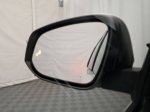 Used 2019 Toyota Highlander SE image 21