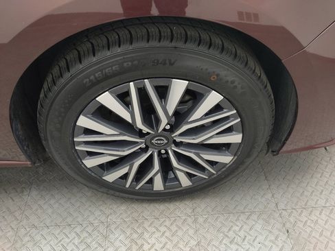 Used 2024 Nissan Altima 2.5 SV image 31