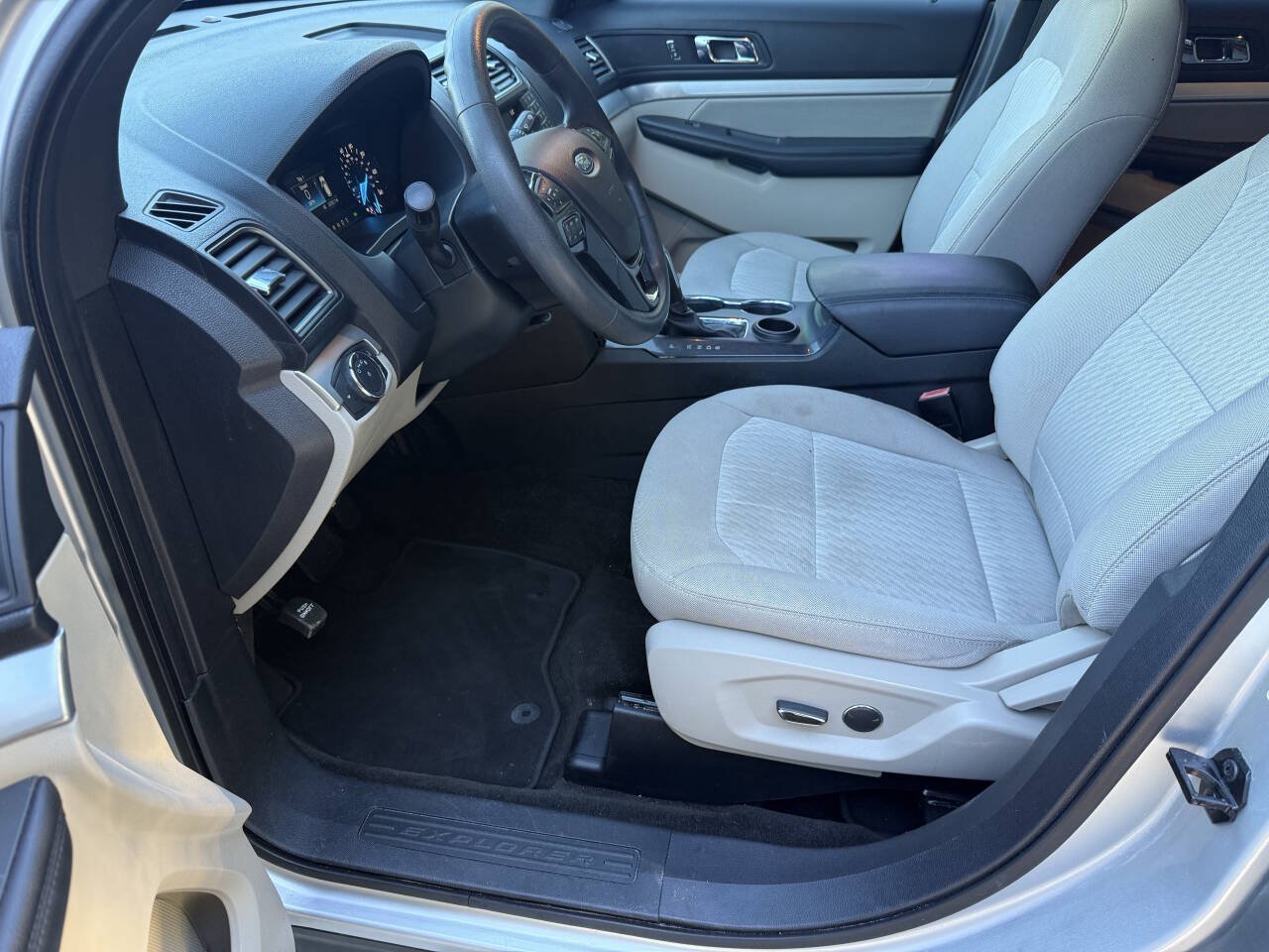 Used 2018 Ford Explorer FWD image 13