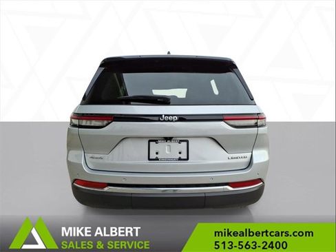 Used 2023 Jeep Grand Cherokee Limited image 6