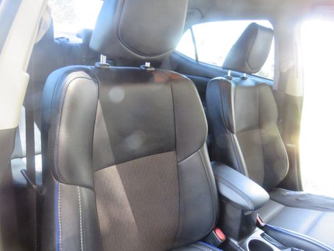 Used 2017 Toyota Corolla SE image 19