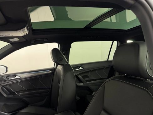 Used 2024 Volkswagen Tiguan SE R-Line image 24