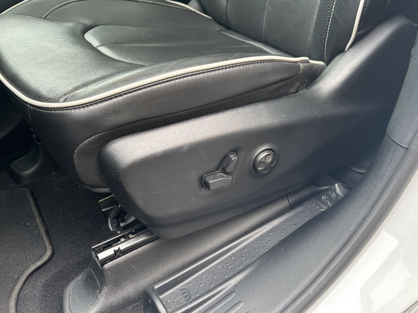 Used 2025 Chrysler Pacifica Limited FWD image 22