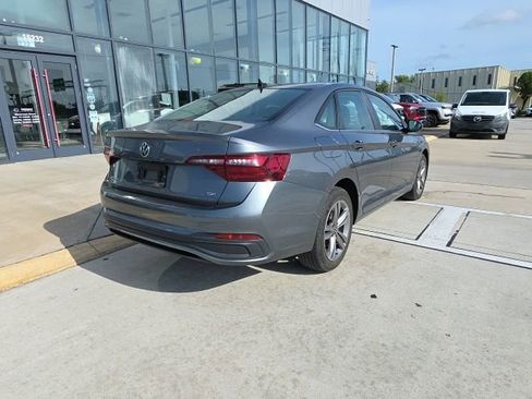 Used 2024 Volkswagen Jetta SE FWD image 4