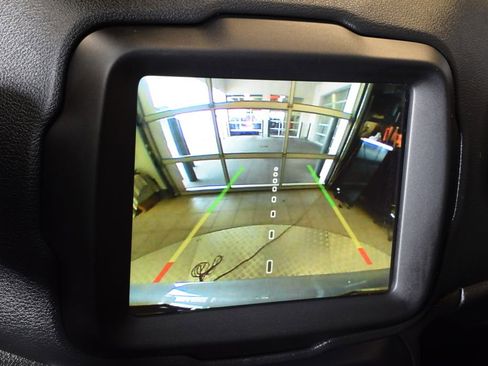 Used 2019 Jeep Renegade Limited w/ UConnect 8.4 Nav Group AWD/4WD image 23