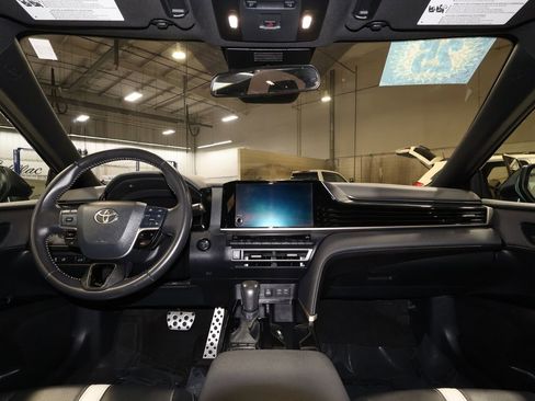 Used 2025 Toyota Camry SE image 28