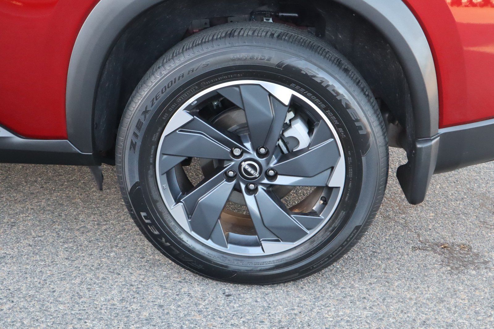 Used 2024 Nissan Rogue SV FWD image 13