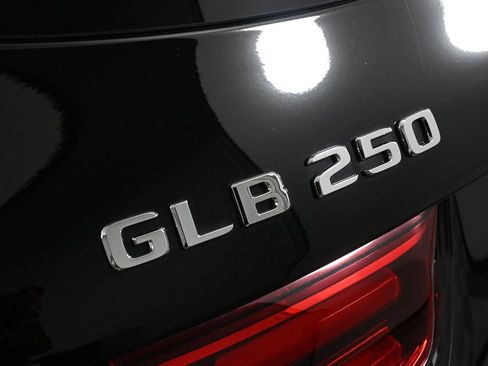 Certified 2025 Mercedes-Benz GLB 250 image 27