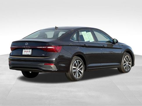 Used 2025 Volkswagen Jetta SE FWD image 5