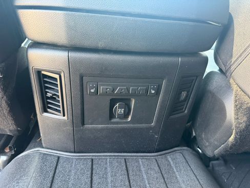 Used 2018 RAM 1500 Laramie w/ Convenience Group AWD/4WD image 39