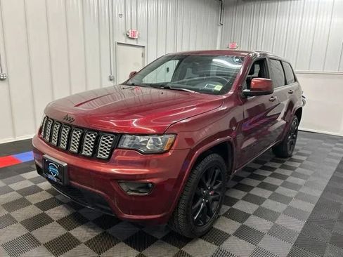 Used 2018 Jeep Grand Cherokee Altitude AWD/4WD image 6