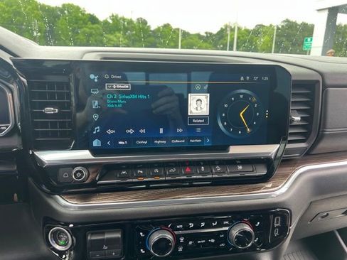 Used 2023 Chevrolet Silverado 1500 RST AWD/4WD image 10