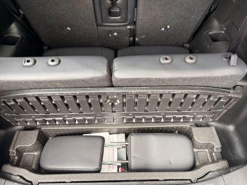 Used 2024 Mitsubishi Outlander SE image 13