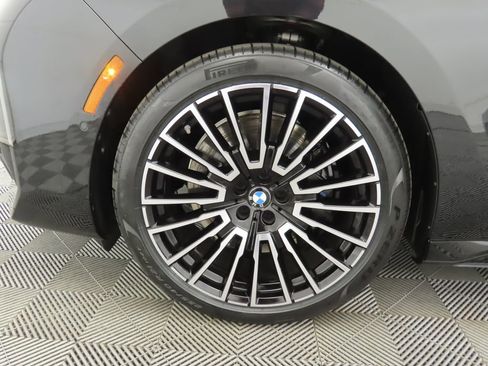 Certified 2025 BMW 740i xDrive image 29