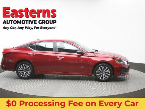 Used 2025 Nissan Altima 2.5 SV FWD image 45