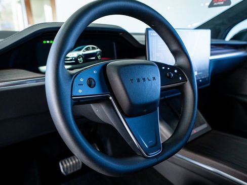 Used 2024 Tesla Model X image 30