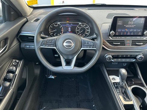 Used 2023 Nissan Altima 2.5 SV image 17