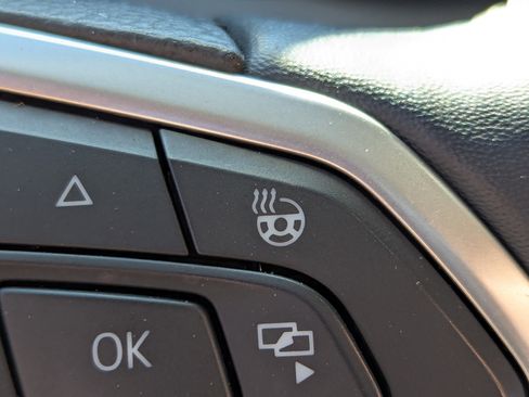 Used 2022 Volkswagen Taos SE w/ Panoramic Sunroof Package image 25