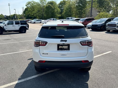 New 2026 Jeep Compass Latitude image 6