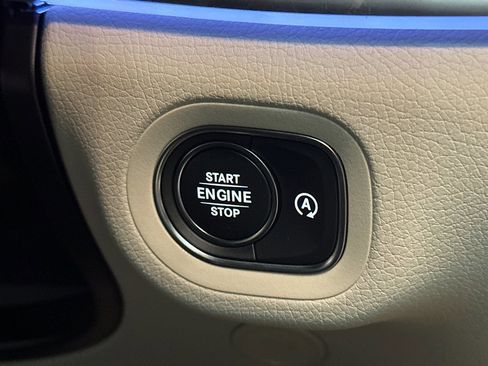 New 2026 Mercedes-Benz GLS 450 4MATIC image 30