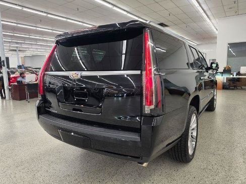 Used 2019 Cadillac Escalade ESV Platinum AWD/4WD image 4