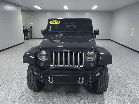 Used 2016 Jeep Wrangler Unlimited Sahara w/ Max Tow Package AWD/4WD image 8