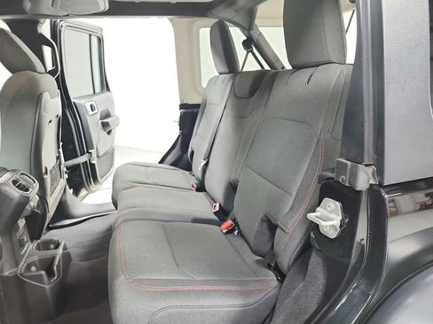 Used 2025 Jeep Wrangler Unlimited Rubicon image 32